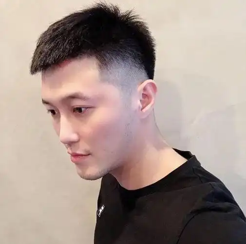 两边剃光的最帅气发型两边剃光中间留的发型叫什么