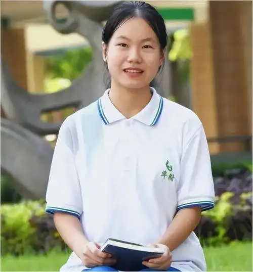 在高一时,她在老师的带领下参加了高中数学联赛,并一举夺得了全省第一