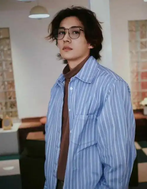 183cm"男版刘亦菲"火爆全网:好绝的美貌,好丑的衣品!