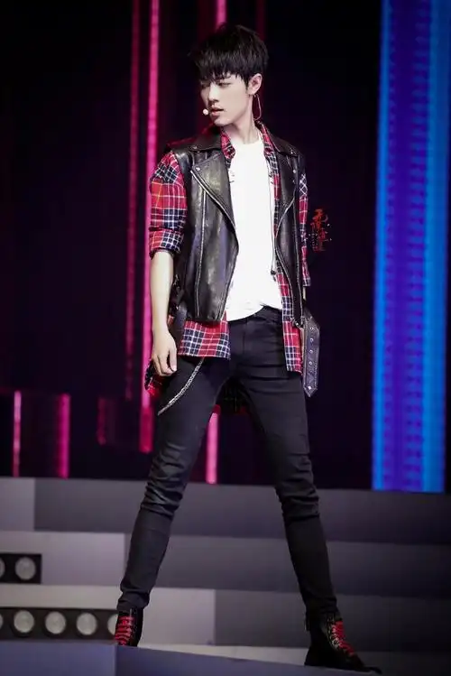 大长腿20170402 上海演唱会#肖战考古##肖战#肖战超话