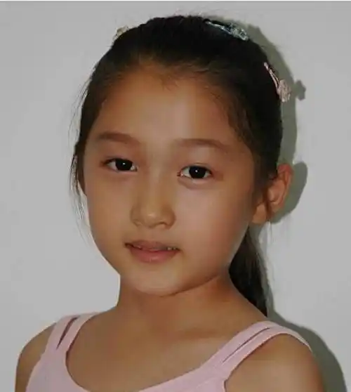 关晓彤的罕见照片,你见过几张?网友:最后一张差别很大_五官_鹿晗_气质