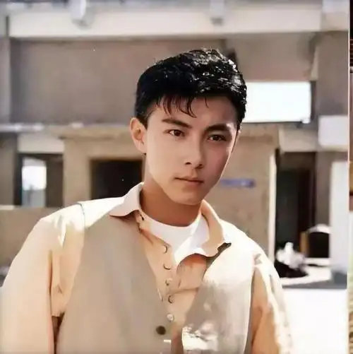 张卫健年轻时这颜值是贾宝玉和蓝忘机不二人选太逆天