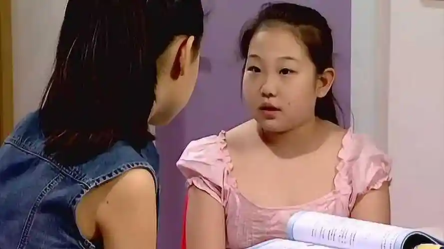 家有儿女小雪给小胖妹补习却聊天聊到嗨下一秒小雪后悔了