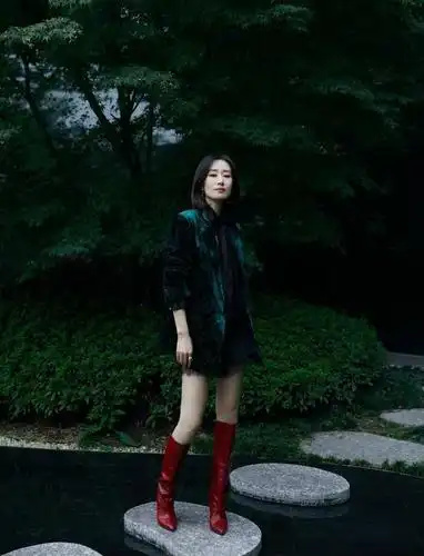 刘敏涛又穿红色高跟鞋!现身《蒙面舞王》,长腿纤细不像70后