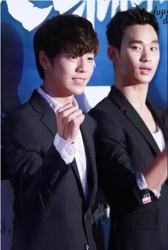 求李玹雨金秀贤这张照片的原图