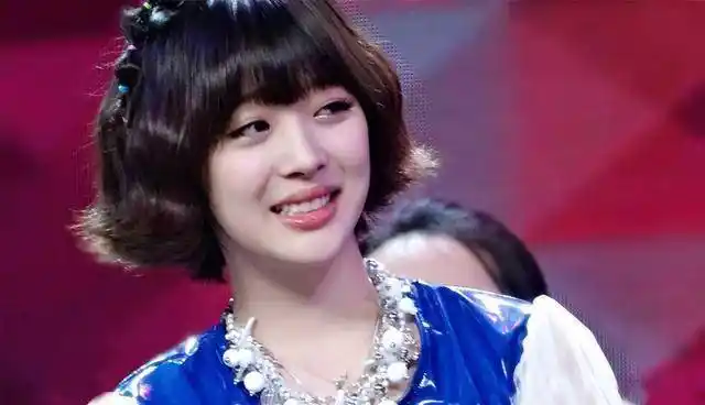 还记得那年《开心大本营》的崔雪莉吗?那样的笑容再也见不到了!