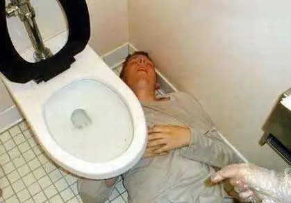 醉酒后的丑态百出(爱喝酒的人注意拉)