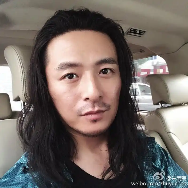 朱雨辰女友来头不小,珠宝品牌创始人,海量私照曝光身材凹凸有致