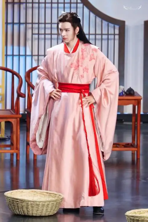 龚俊 cr:patronus·龚俊simon 『粉衣小龚主』