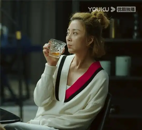 正青春殷桃林睿同款深v领套头毛衣洋气宽松减龄针织