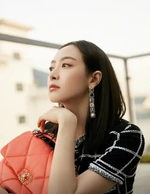 小八卦:包嫩模做多人运动的大导?