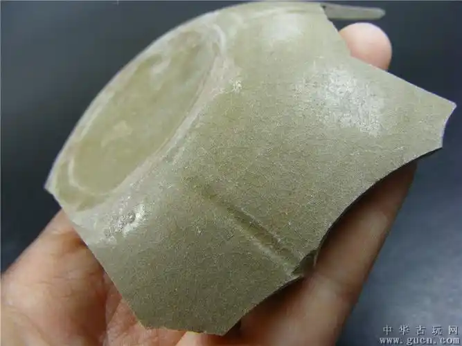 唐-五代越窑米黄釉开片大海棠形平底盘残件(好标本)