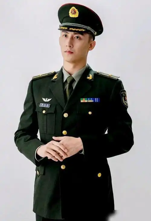 cctv点名又帅又刚的军人形象演员评论区他呼声最高