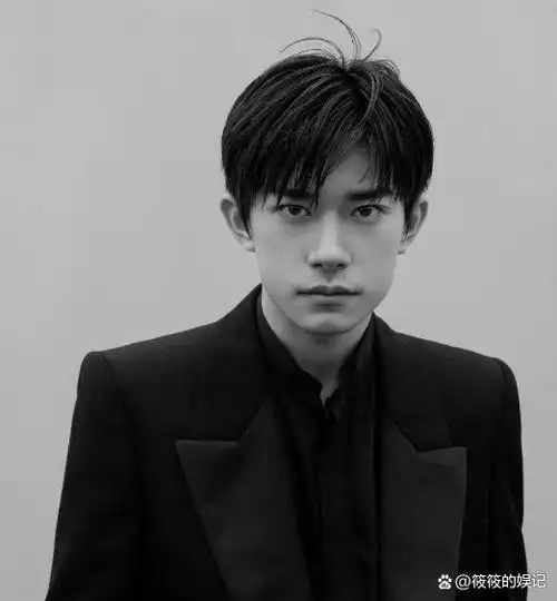 易烊千玺:一个有着出众外貌,扎实内涵和多才多艺的优秀青年