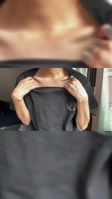 腹肌小哥哥看的多了就来看看弟弟的锁骨吧手指也极为修长