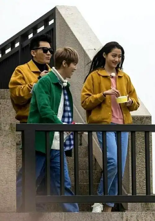 关晓彤以后会为了鹿晗只穿平底鞋吗?