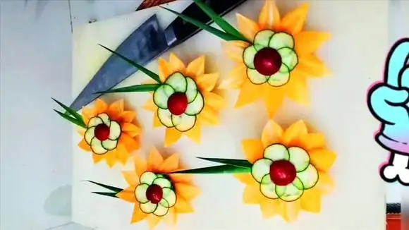 胡萝卜黄瓜摆花制作手法