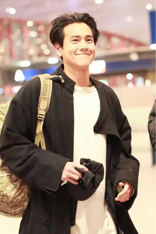 "胡歌压力"下的彭于晏:笑说他都有娃了,我跟不上了!_活动_明星_观众