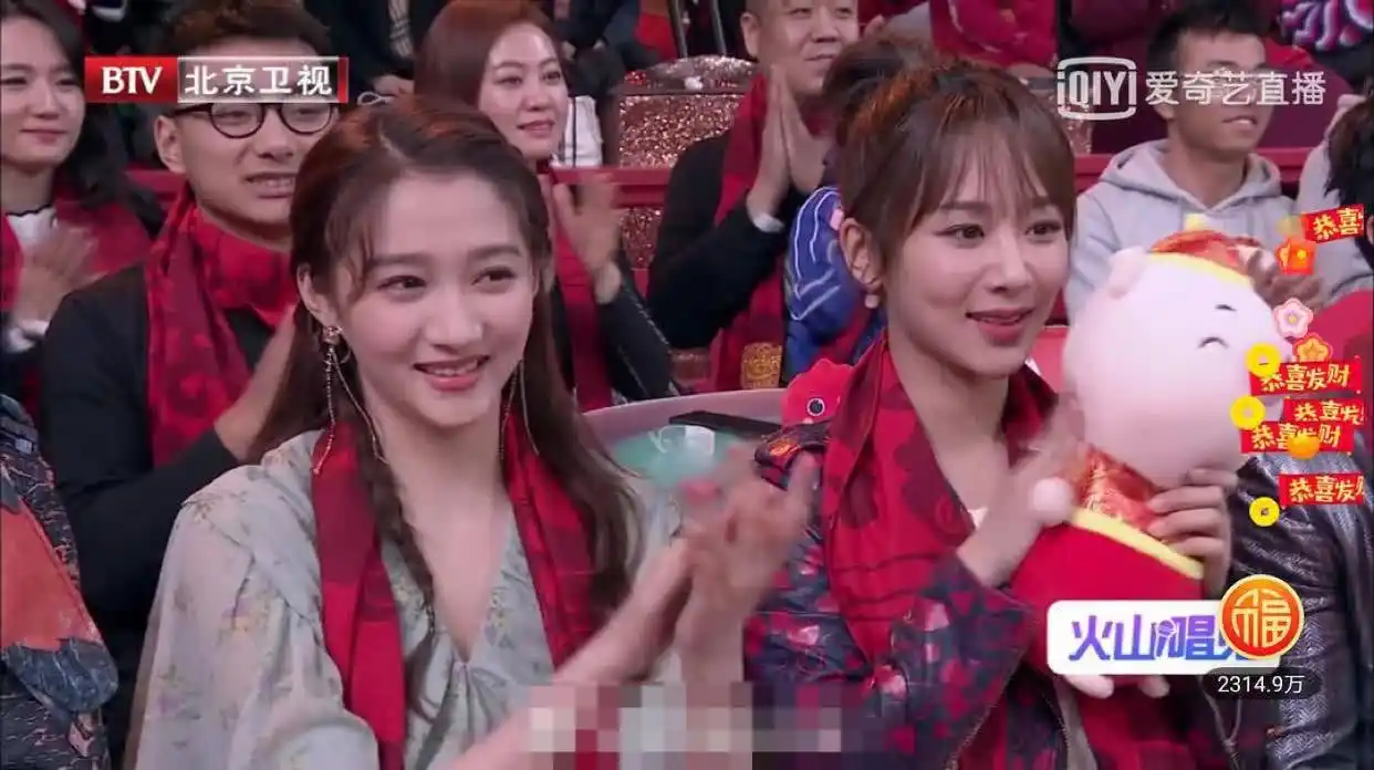 杨紫和关晓彤同台网友感叹杨紫比关晓彤直接胖一圈