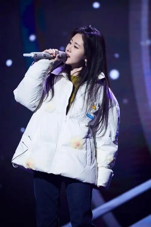 张碧晨超话78#微博视界大会#灯光璀璨,舞台熠熠生辉,boss@张碧晨