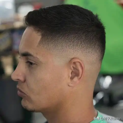 飞机头短发受欢迎的男士发型有哪几种小寸头飞机头两侧铲短发型都不错