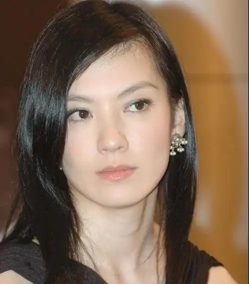 林熙蕾"玉女"变"欲女",私交混乱陪睡上位,47岁依旧身材火辣|舒淇|王晶