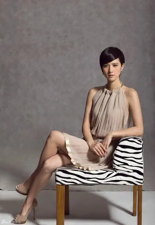 美女演员隋俊波《牛背摇篮》舞美