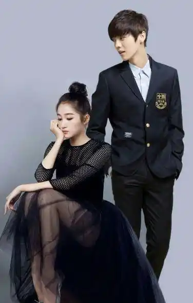 关晓彤晒2岁宝宝照,与妈妈共用一张脸,还撞脸男友鹿晗小时候!