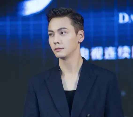 大背头发型图片男(男士有这4个标志) - 赤虎壹号