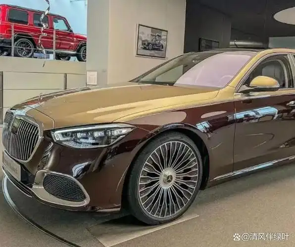 迈巴赫s680立标豪华舒适行政的天花板