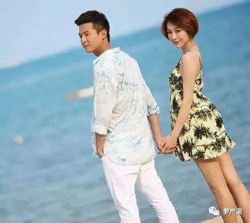 还有一段是姜妍,2013年公开和姜妍的恋情,还特地上节目秀恩爱.