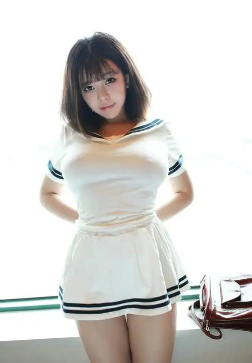 性感美女激情水手服诱惑写真