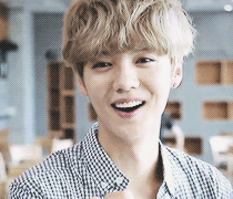 鹿晗微笑甜美帅气撩gif动图_动态图_表情包下载_soogif