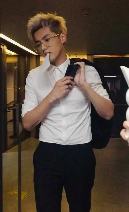 穿白衬衫好看的明星##吴亦凡[超话]