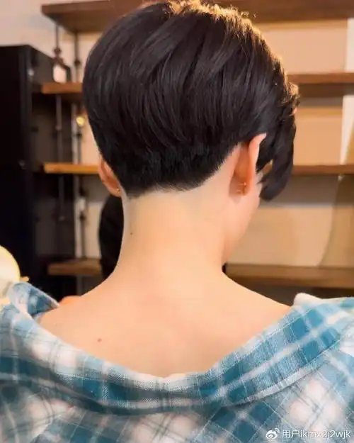 当下最火女发来了,两侧掏空推后脖短发,喜欢别错过