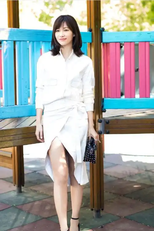 徐静蕾穿裙子很一般换条长裤就让人很惊讶了霸道总裁上线