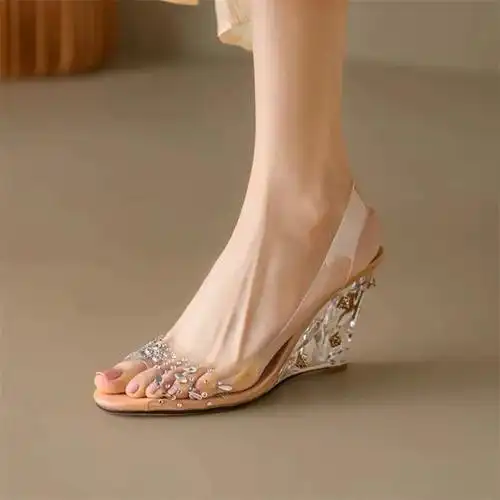 那些设计奇葩的凉鞋,网友竟然说好看,一般人驾驭不了