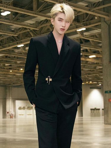 蔡徐坤欧阳娜娜同款金属插锁扣美发造型发型师演出走秀西装9098