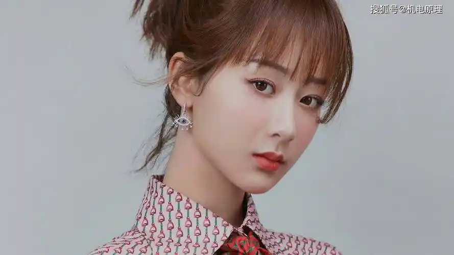 高清无水印美女明星杨紫桌面壁纸下载13张