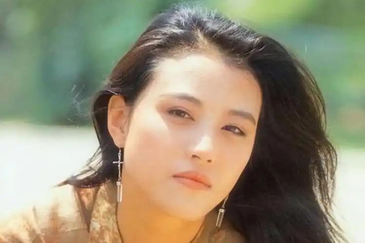 曝周海媚的北京别墅不值钱,住北京六环,2002年购买,香港没买房_房子