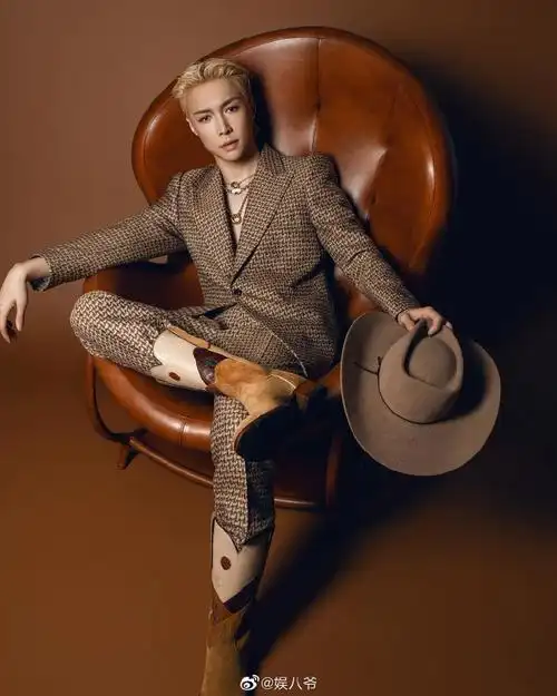 张艺兴basic杂志封面