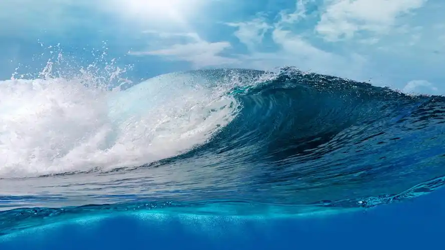 波涛汹涌的巨浪