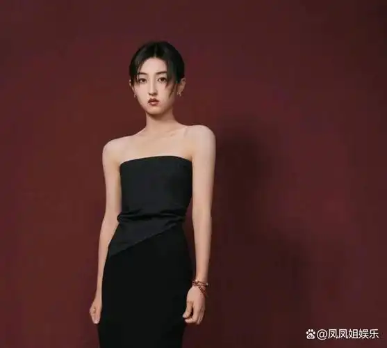 张子枫华表奖年轻影后的称号,无疑是对她实力和美丽的肯定.