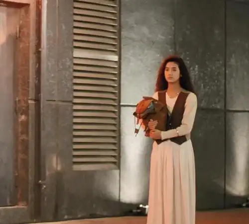 《天若有情》:巅峰期的刘德华和吴倩莲,多图详解30年前的审美