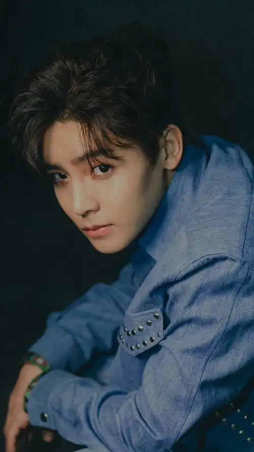 小鲜肉黄明昊手机壁纸图片,明星,帅哥,帅气,手机壁纸,1080x1920