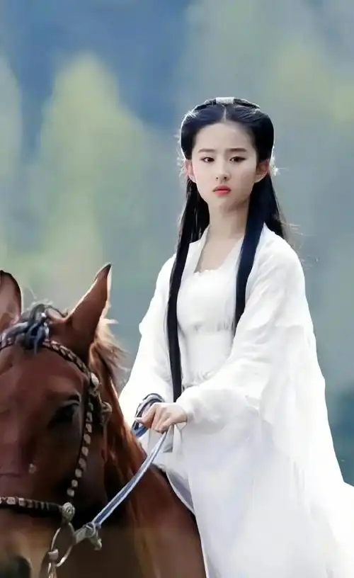 星鲜事##刘亦菲17岁跑步旧照#  让人不禁想起当年惊为天人的小龙女!