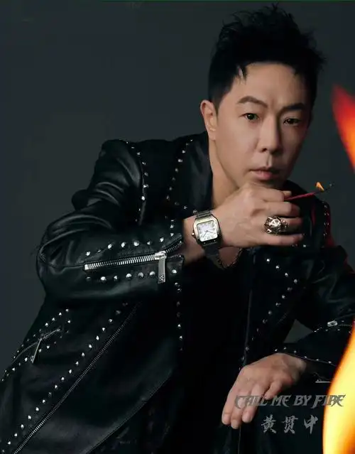 57岁的黄贯中,向我们证明了摇滚乐离开了他会少了很多的乐趣.