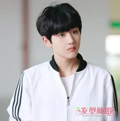 小鲜肉发型也有多重风格 16岁男生不染发也很帅!