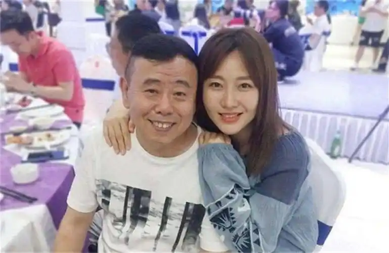 成名后潘长江两次欲抛弃结发妻子,发妻这样做挽回夫心