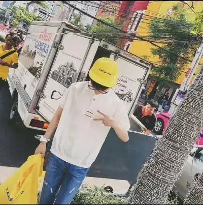 漫画男生头像寸头